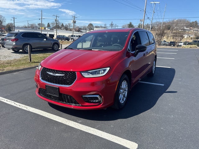 2025 Chrysler Pacifica photo 3