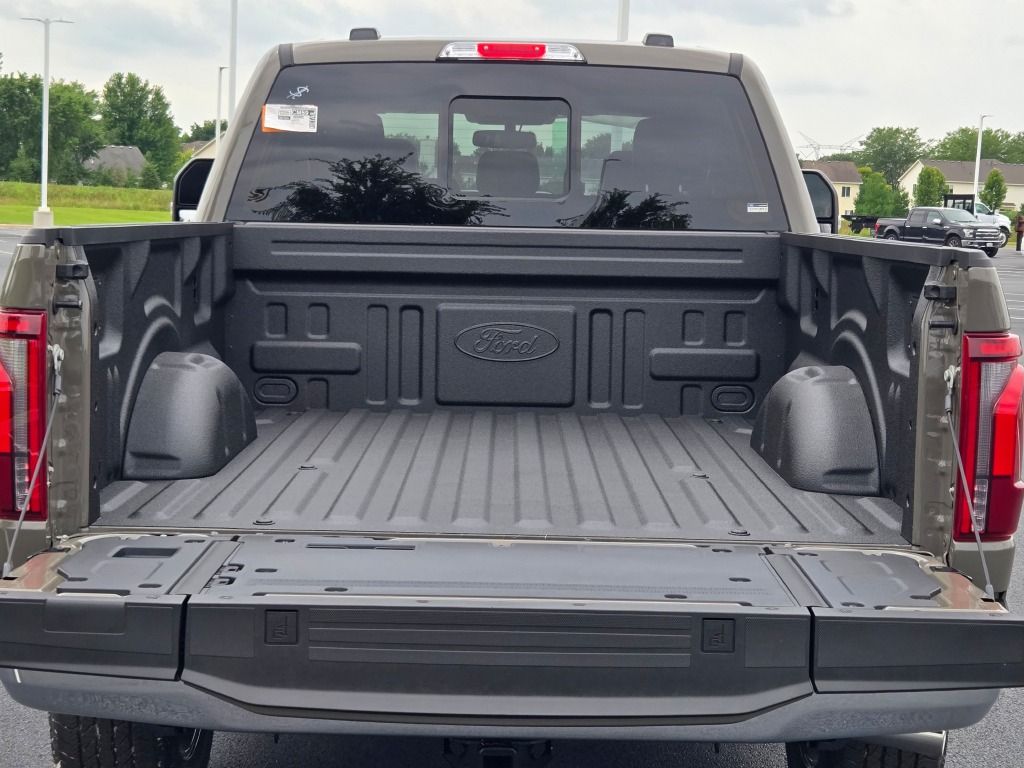 2025 Ford F-150 Lariat photo 14