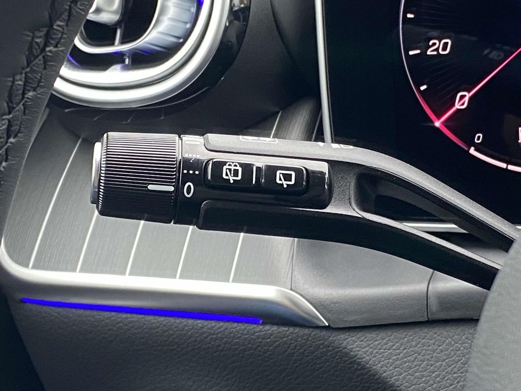 2025 Mercedes Benz GLC 350e 4MATIC photo 3