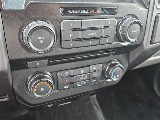 2015 Ford F-150 XLT photo 19
