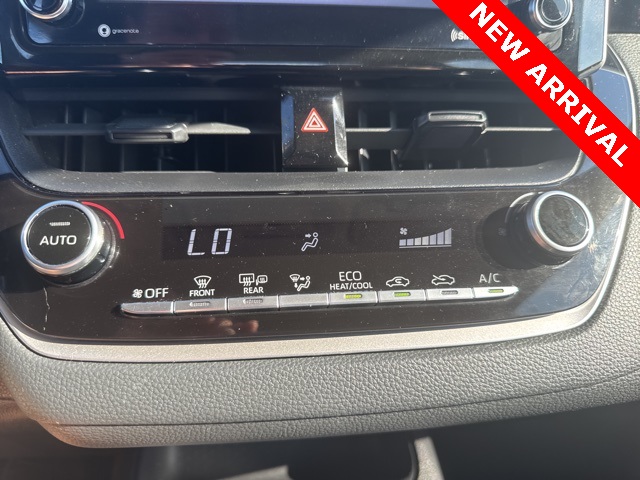 2021 Toyota Corolla LE photo 13