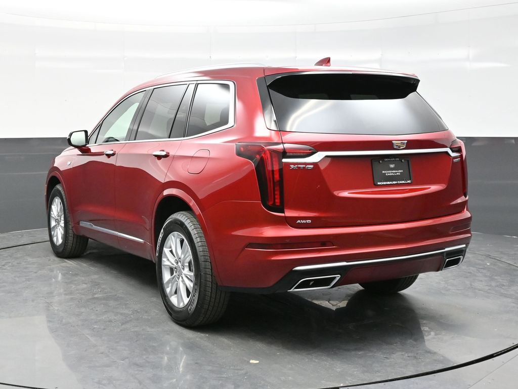 2025 Cadillac XT6 Luxury photo 4