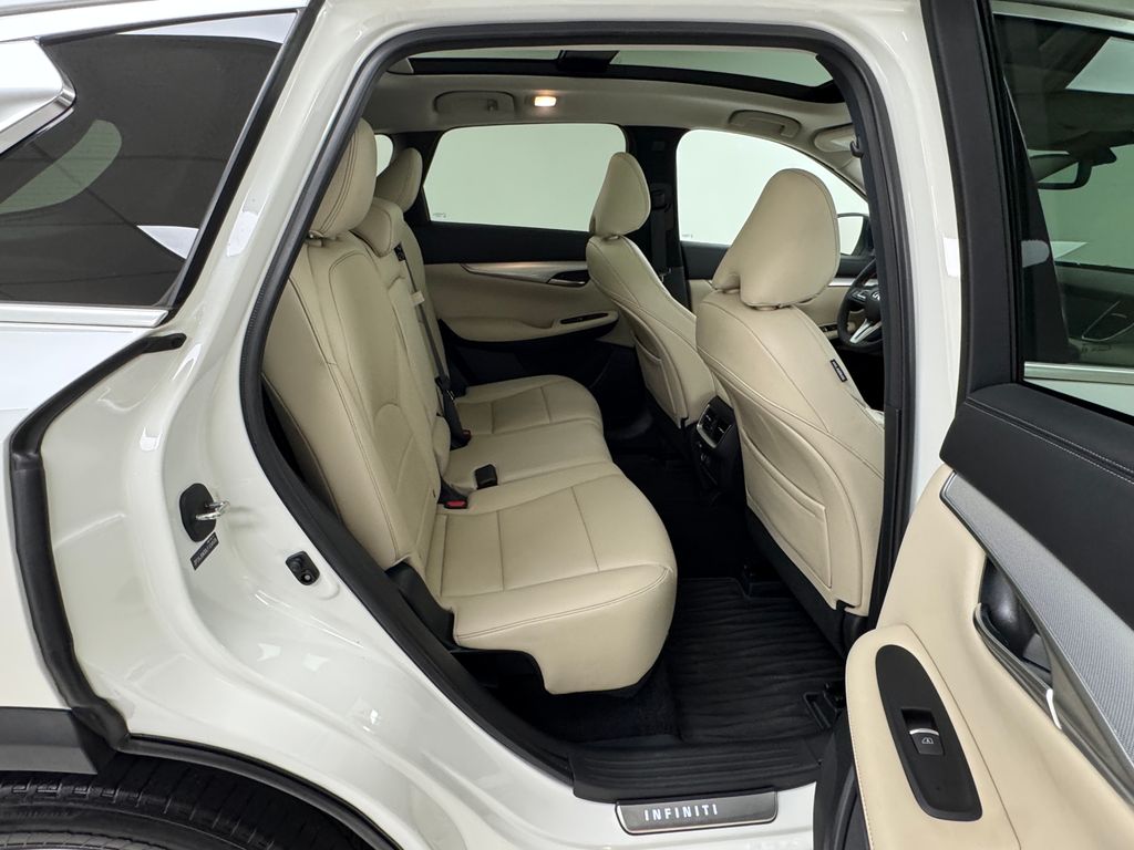 2020 Infiniti QX50 Luxe AWD photo 16