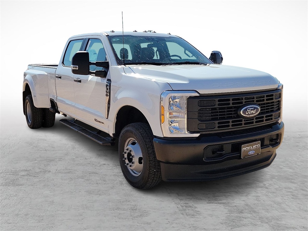 2026 Ford F-350 Super Duty XL's photo