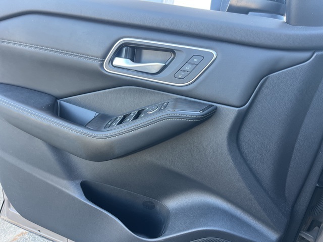 2024 Nissan Rogue Platinum photo 6