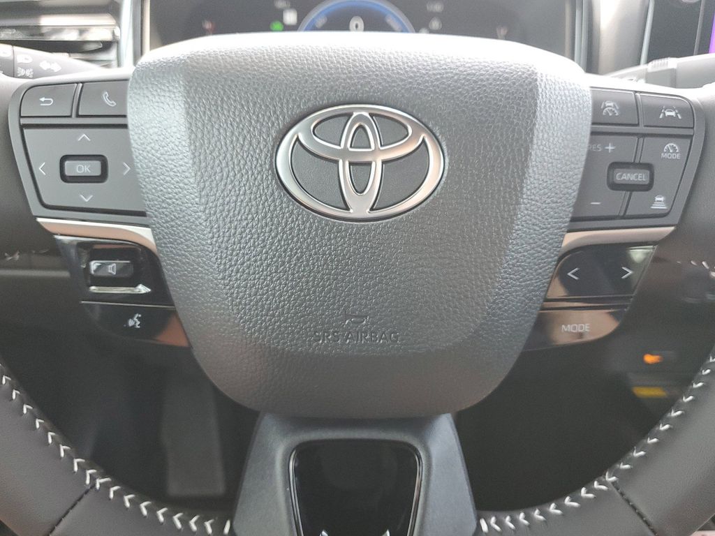 2025 Toyota Camry SE photo 18