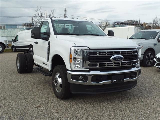 2024 Ford F-350 Super Duty Chassis Cab XL's photo