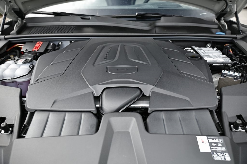 2026 Porsche Cayenne photo 33