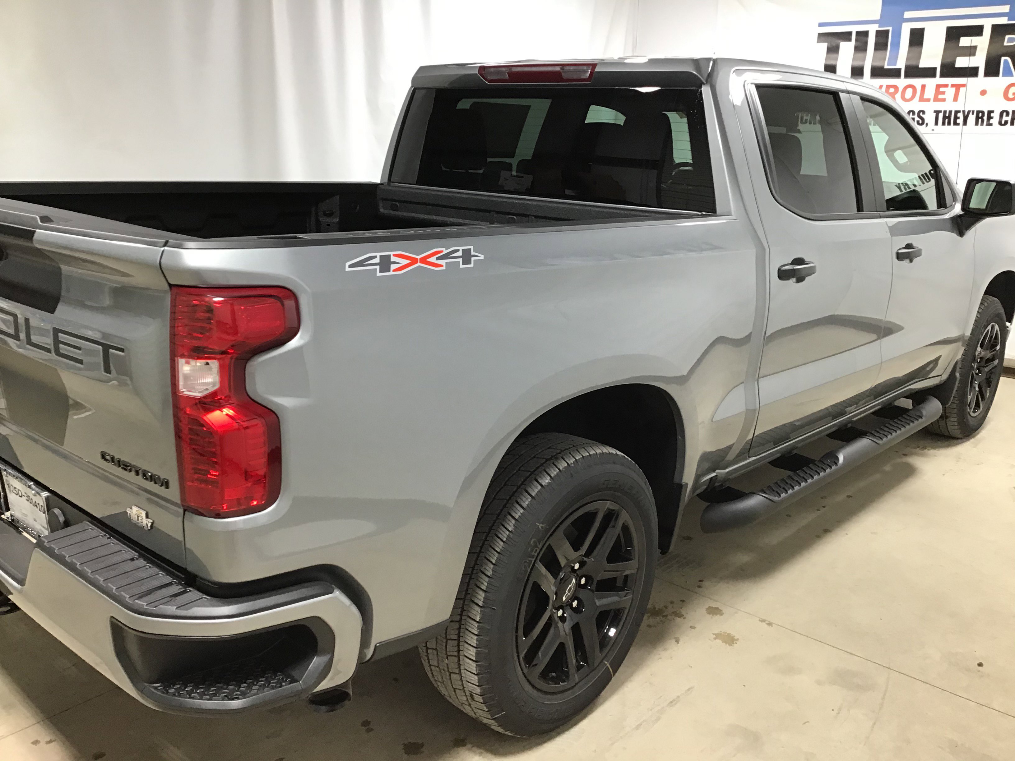 2026 Chevrolet Silverado 1500 Custom photo 2