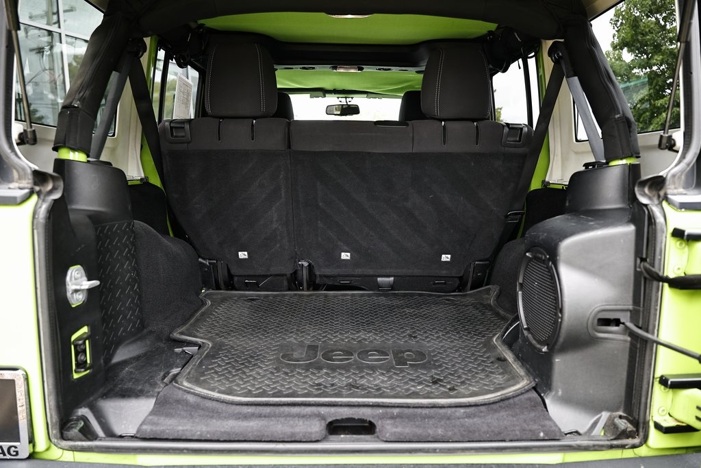 2013 Jeep Wrangler Unlimited Sahara photo 28
