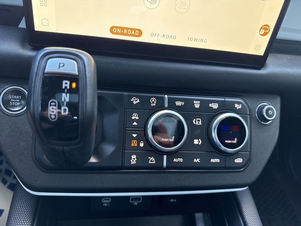 2022 Land Rover Defender 110 X-Dynamic HSE photo 31