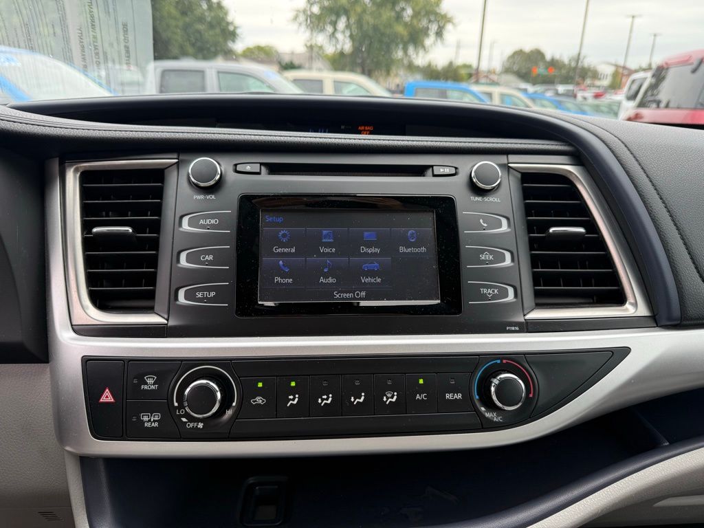 2019 Toyota Highlander LE photo 7