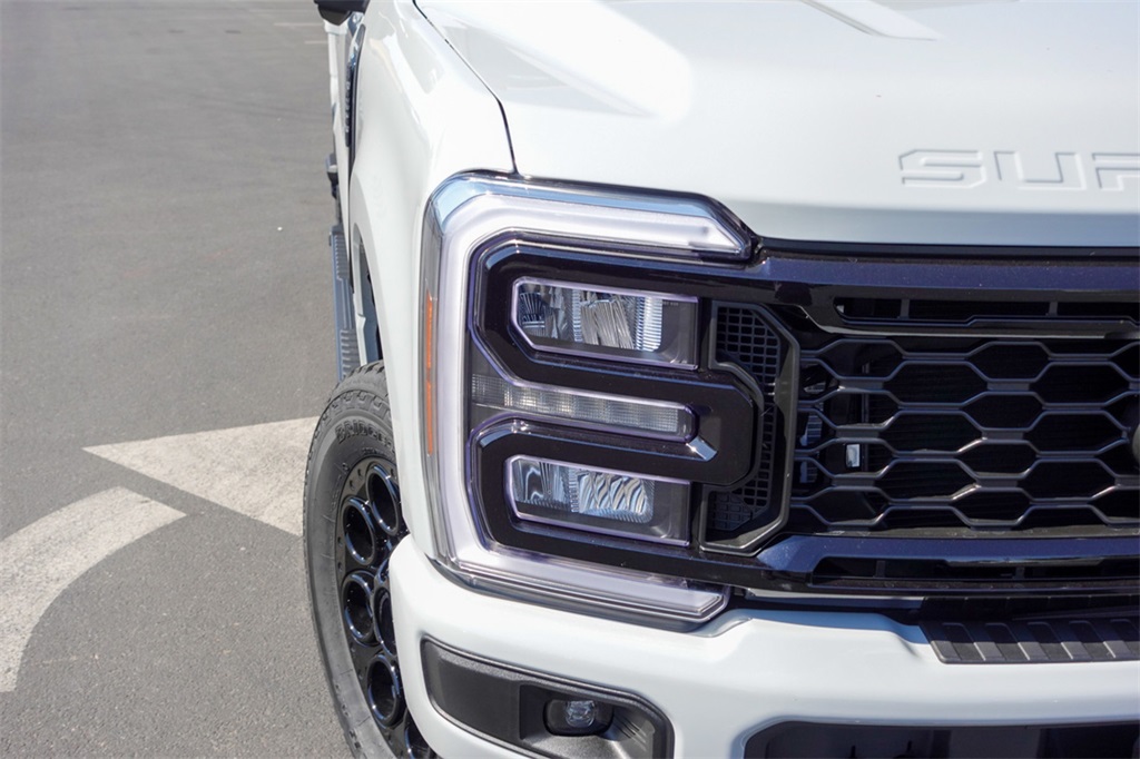 2025 Ford F-250 Lariat photo 3