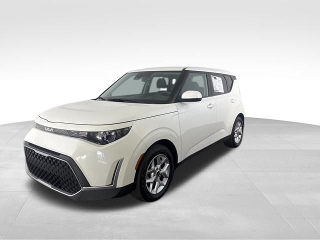 2023 Kia Soul LX photo 3