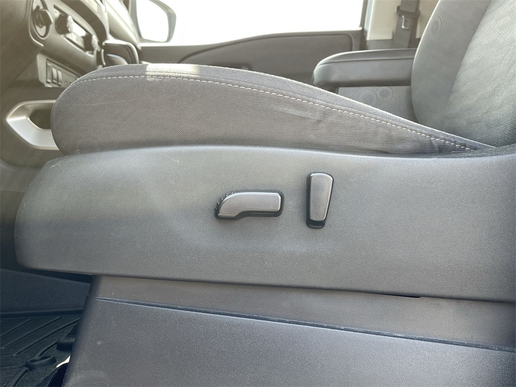 2023 Nissan Frontier SV photo 18