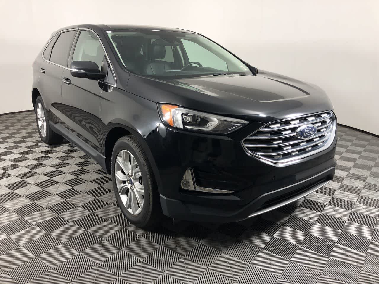 2022 Ford Edge Titanium photo 2