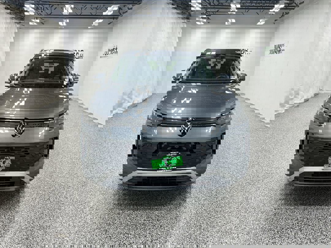 2025 Volkswagen Tiguan SE photo 2