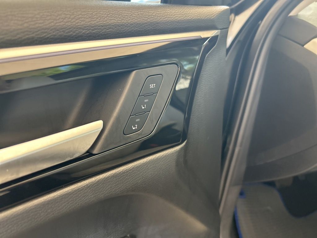2025 Mitsubishi Outlander PHEV SEL Platinum photo 43