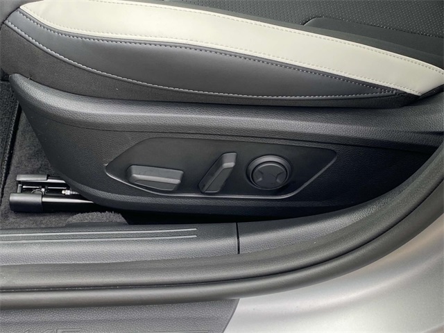 2025 Kia K5 GT-Line photo 13