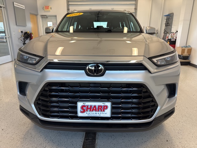 2024 Toyota Grand Highlander XLE photo 3