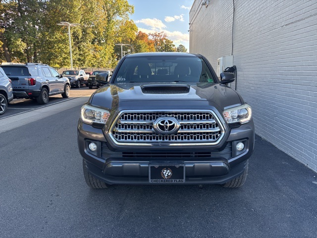 2017 Toyota Tacoma TRD Sport 4x4 photo 2