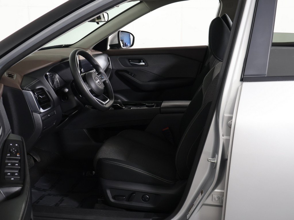 2022 Nissan Rogue SV photo 19