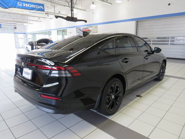 2025 Honda Accord SE photo 2