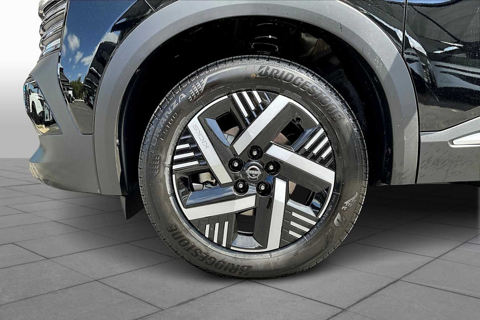 2025 Nissan Kicks SV photo 11