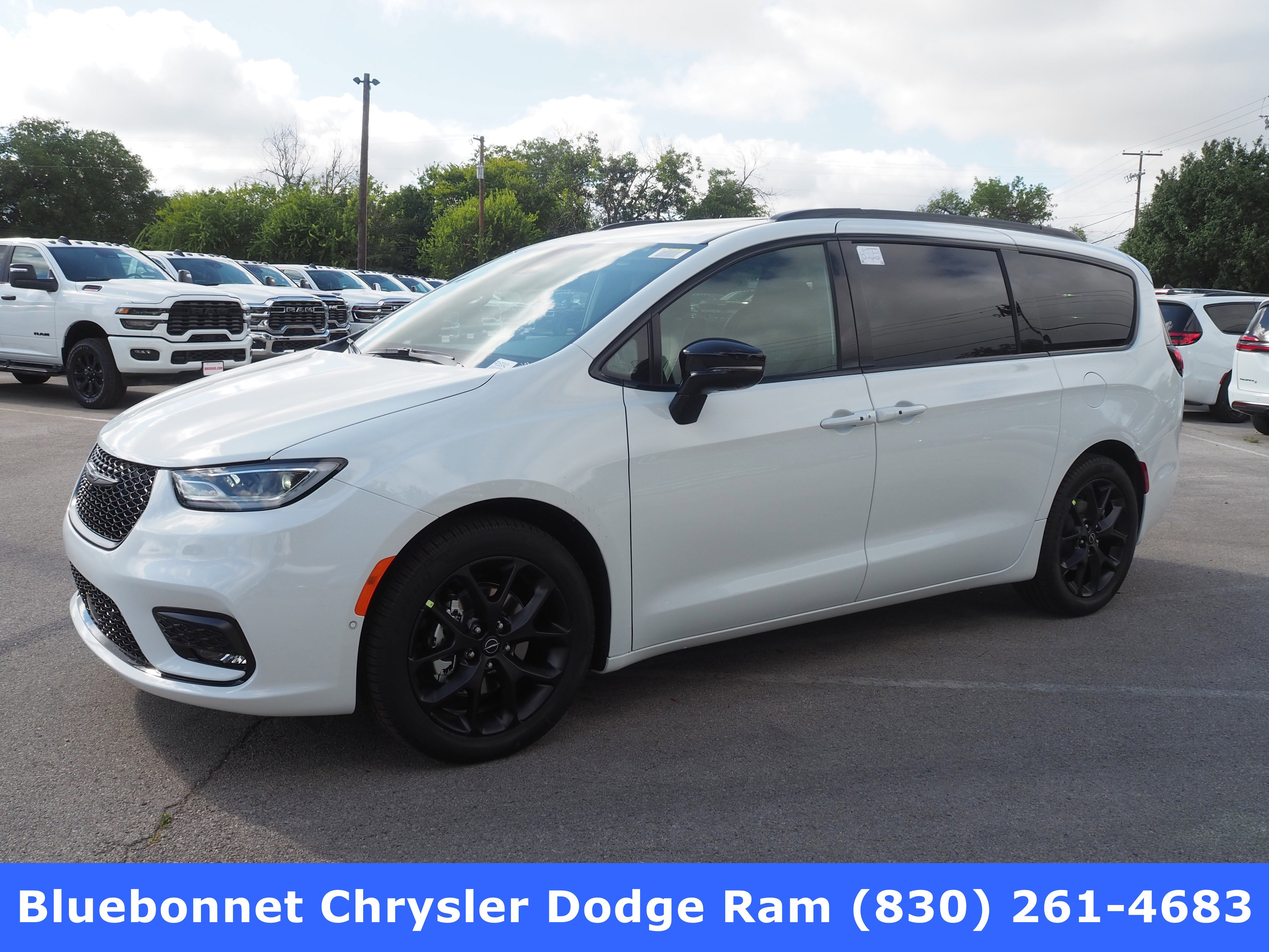 2026 Chrysler Pacifica Limited's photo