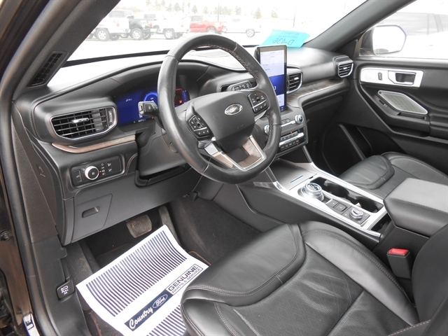 2020 Ford Explorer Platinum photo 2