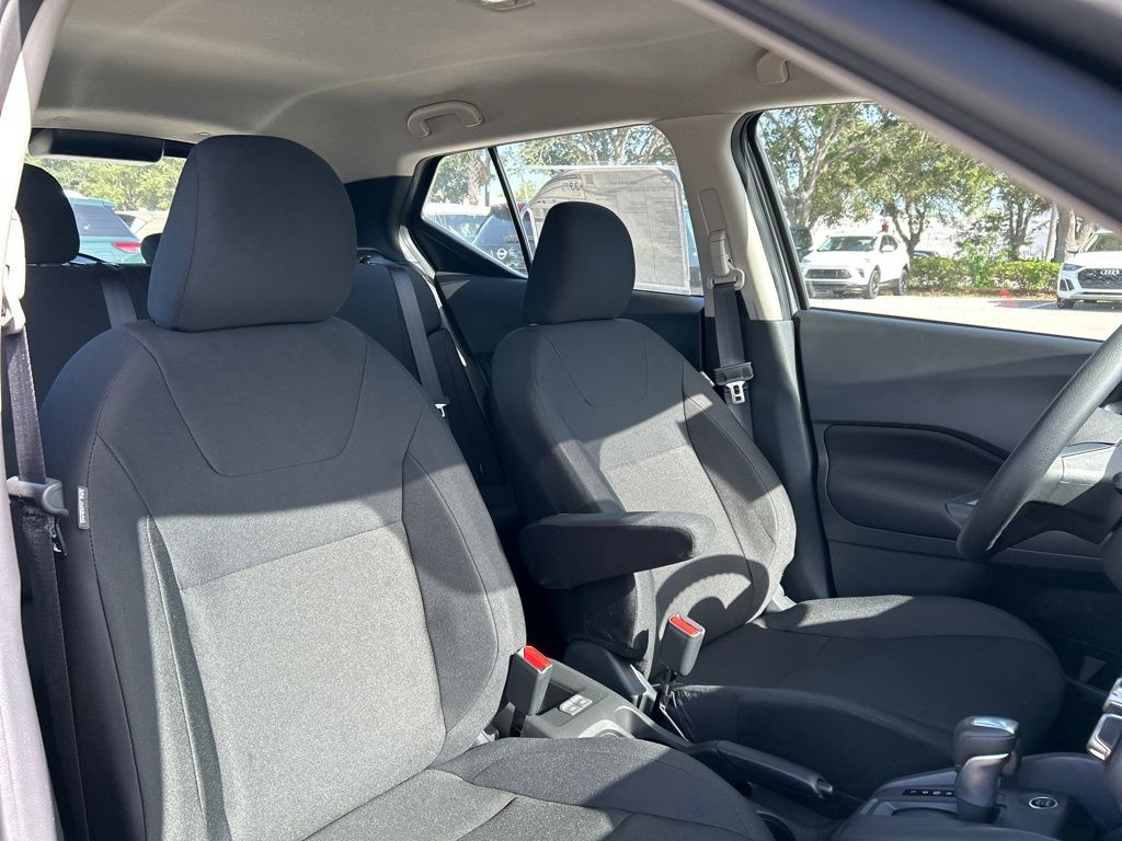 2025 Nissan Kicks Play S photo 29