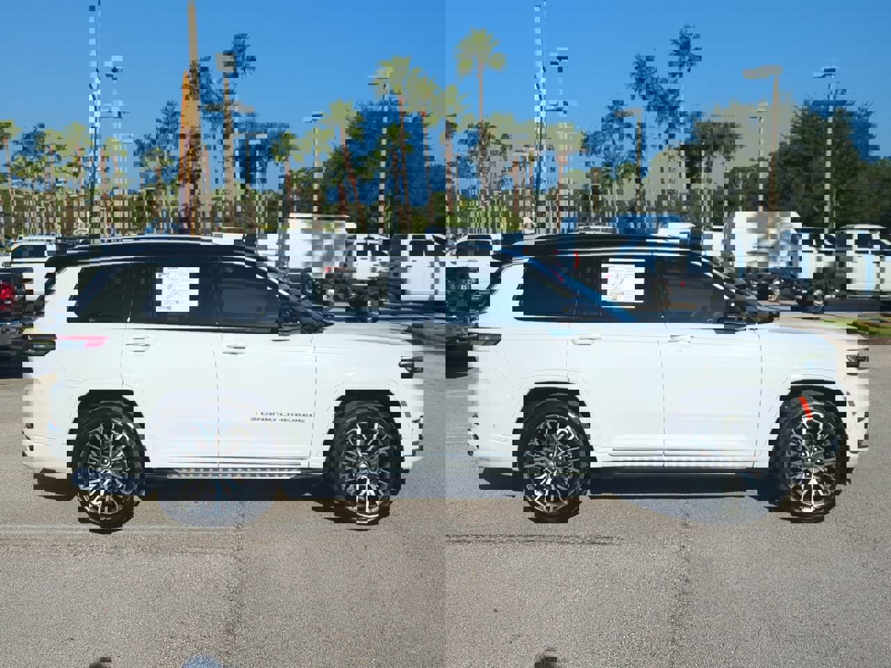 2022 Jeep Grand Cherokee L Summit Reserve photo 3