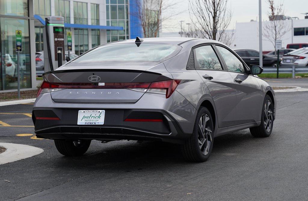 2025 Hyundai Elantra SEL Sport photo 4