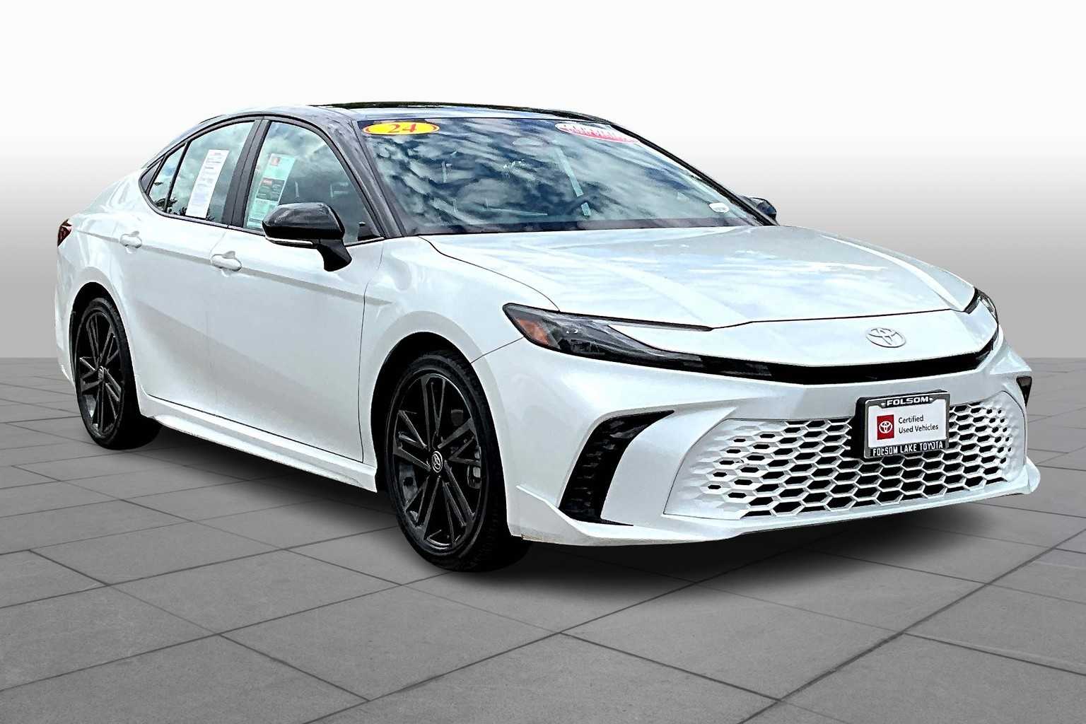 2025 Toyota Camry XSE photo 2