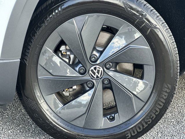 2025 Volkswagen Taos S photo 2