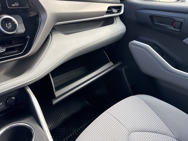 2022 Toyota Highlander LE photo 24