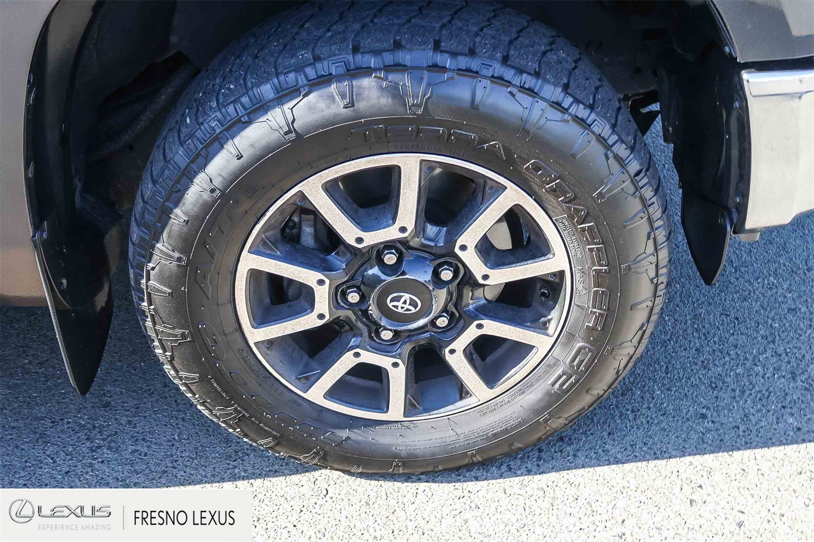 2016 Toyota Tundra Limited CrewMax photo 9