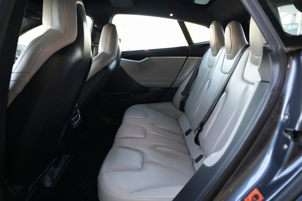 2016 Tesla Model S 70D photo 28