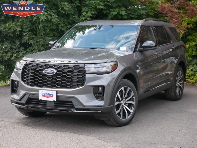 2025 Ford Explorer ST-LINE's photo