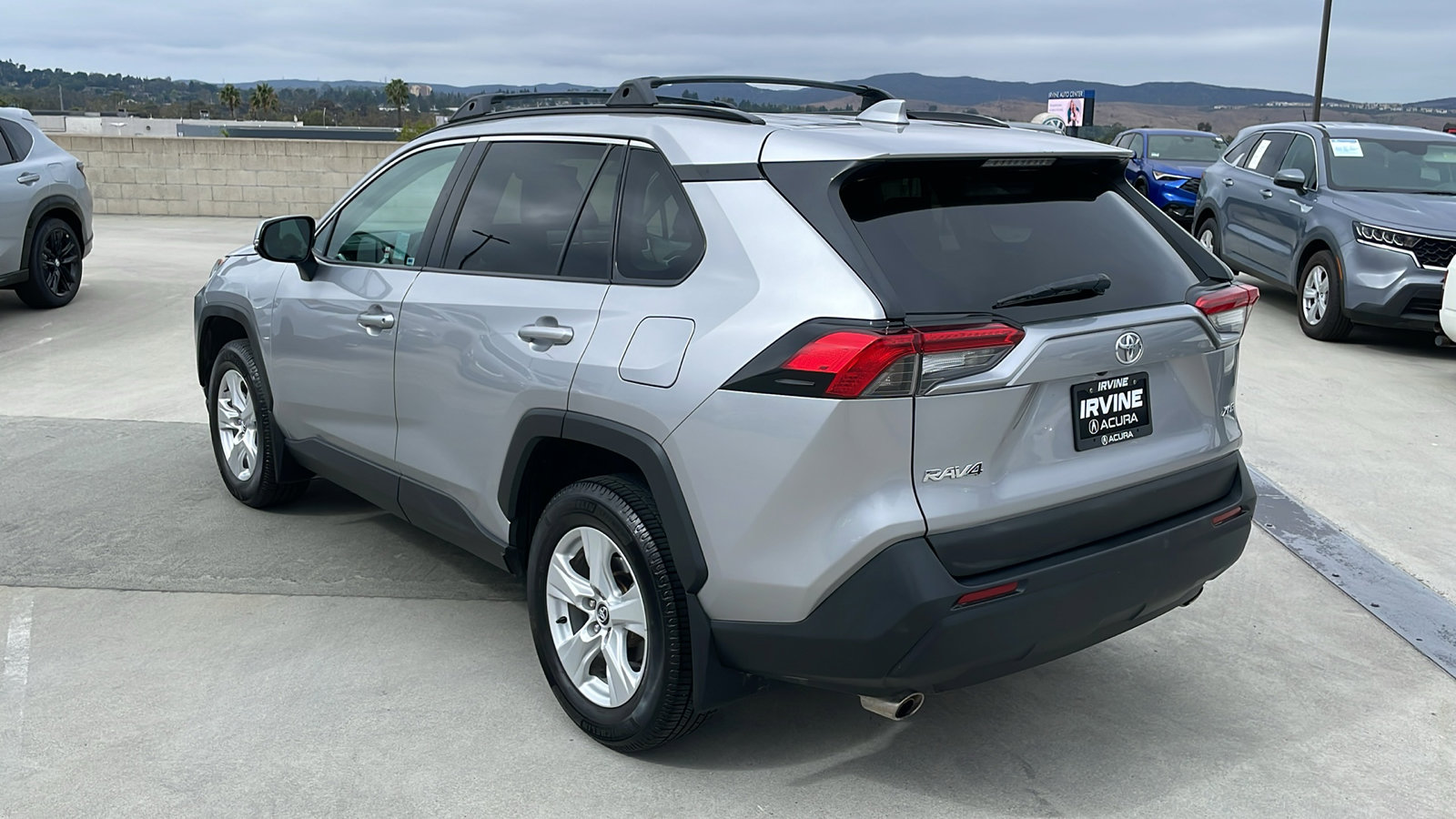 2020 Toyota RAV4 XLE photo 3