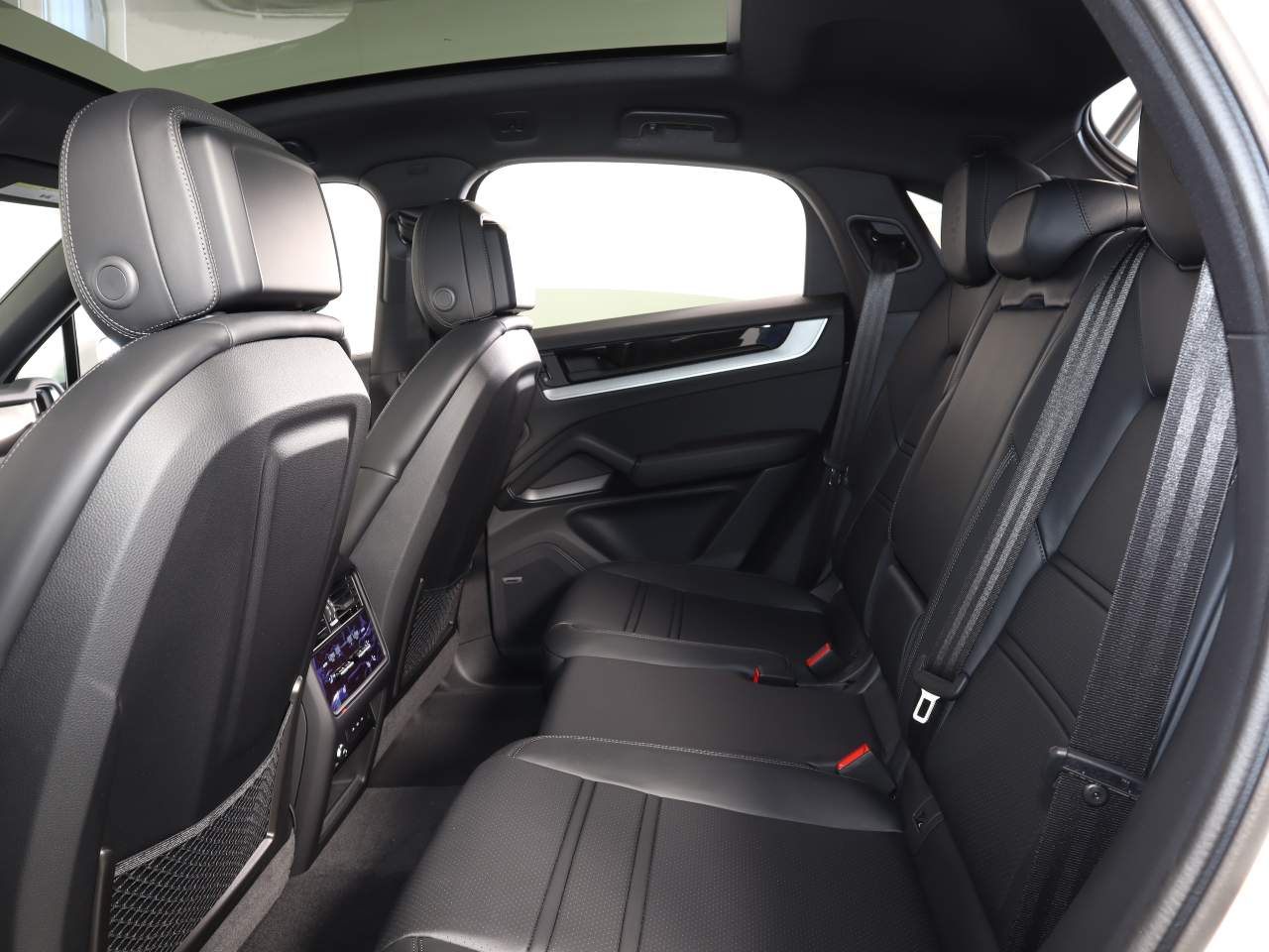 2025 Porsche Cayenne Coupe photo 18