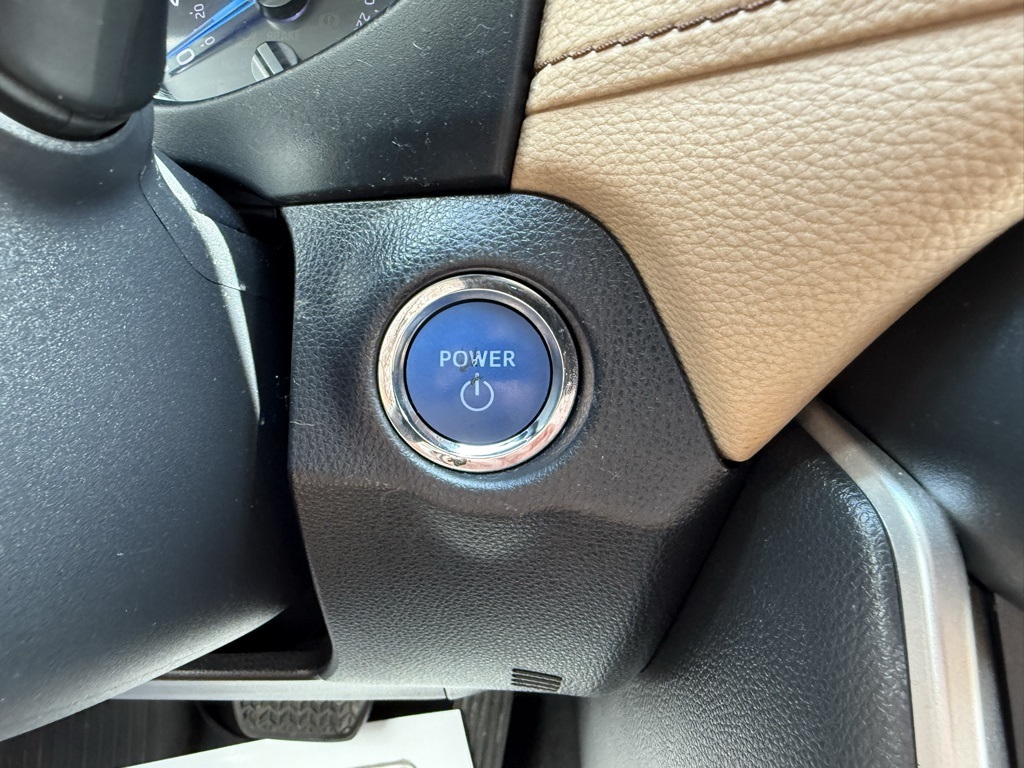 2020 Toyota RAV4 Hybrid XLE photo 20