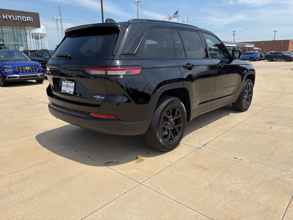 2024 Jeep Grand Cherokee Altitude photo 5