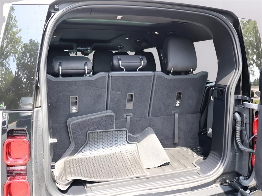 2024 Land Rover Defender 130 X-Dynamic SE photo 15