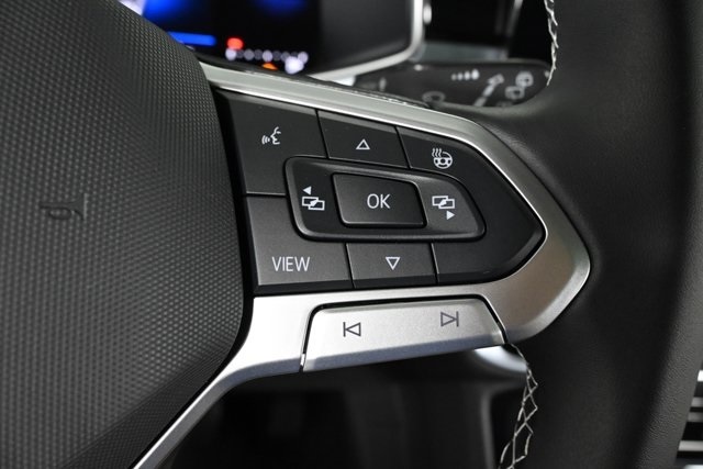 2025 Volkswagen Taos SE photo 10