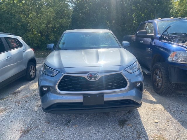 2022 Toyota Highlander LE photo 6