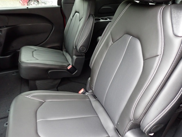 2026 Chrysler Pacifica photo 12