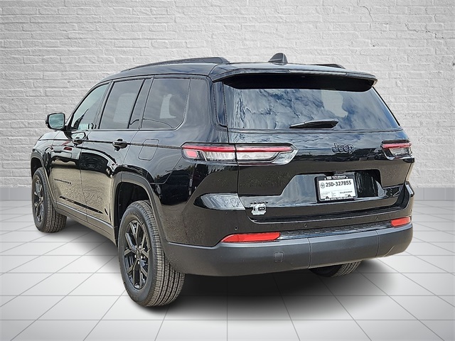 2025 Jeep Grand Cherokee Altitude photo 3