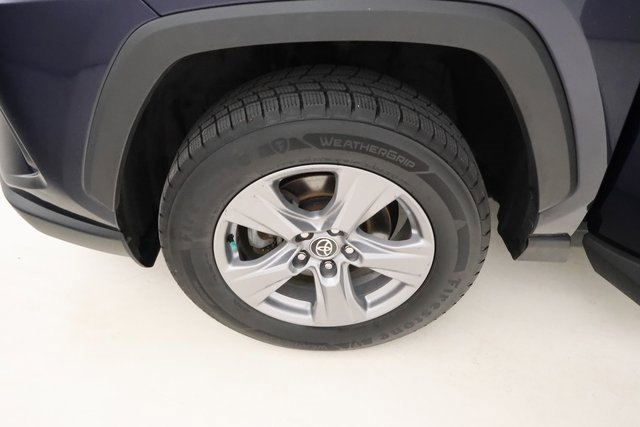 2022 Toyota RAV4 Hybrid XLE photo 5