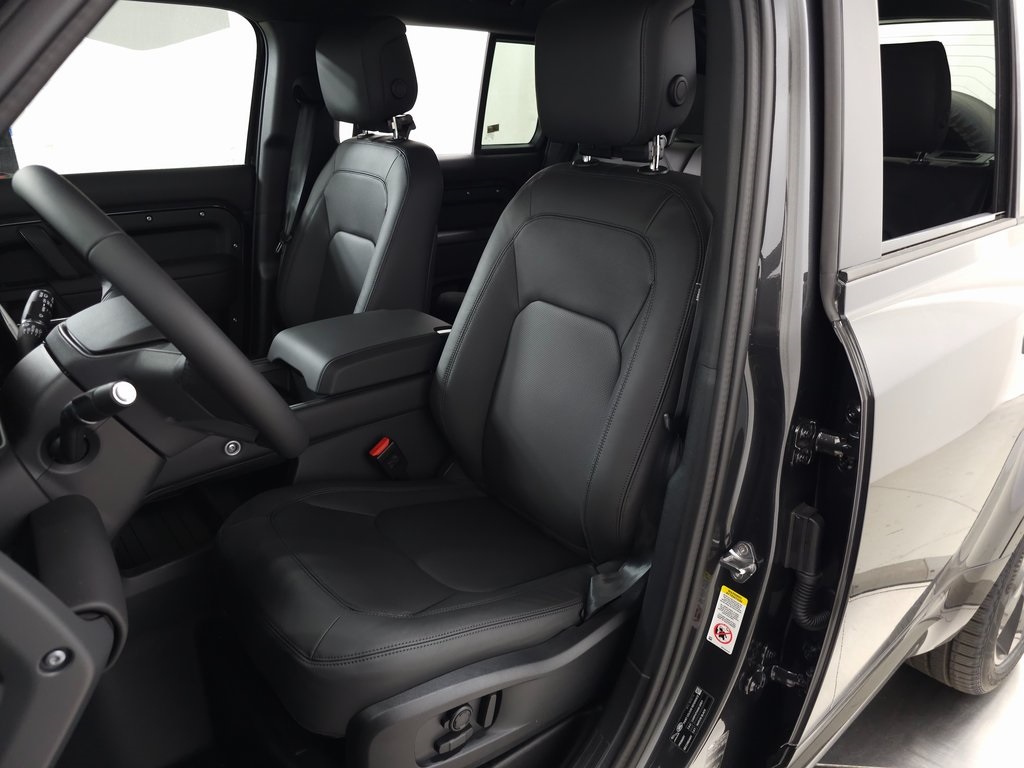 2025 Land Rover Defender 110 X-Dynamic SE photo 12